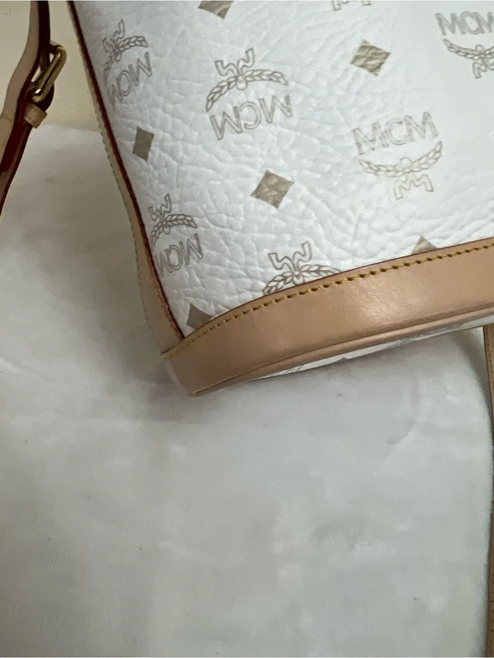 AUTH MCM BUCKET WHITE